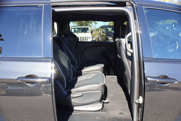 2024 Chrysler Pacifica Hybrid Premium S Appearance Pkg in Jacksonville, FL - Jacksonville Chrysler Dodge Jeep Ram Arlington